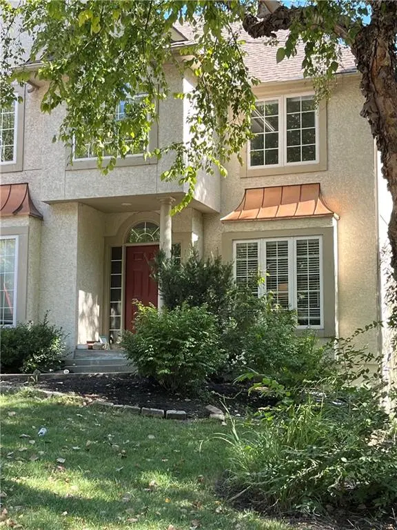10121 NW River Hills DR, Parkville, MO 64152