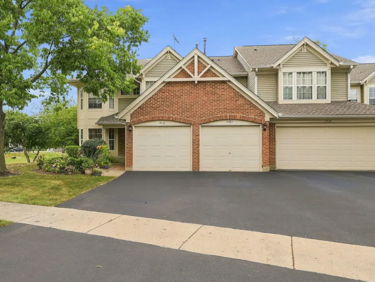 4420 Edinburg LN, Hanover Park, IL 60133