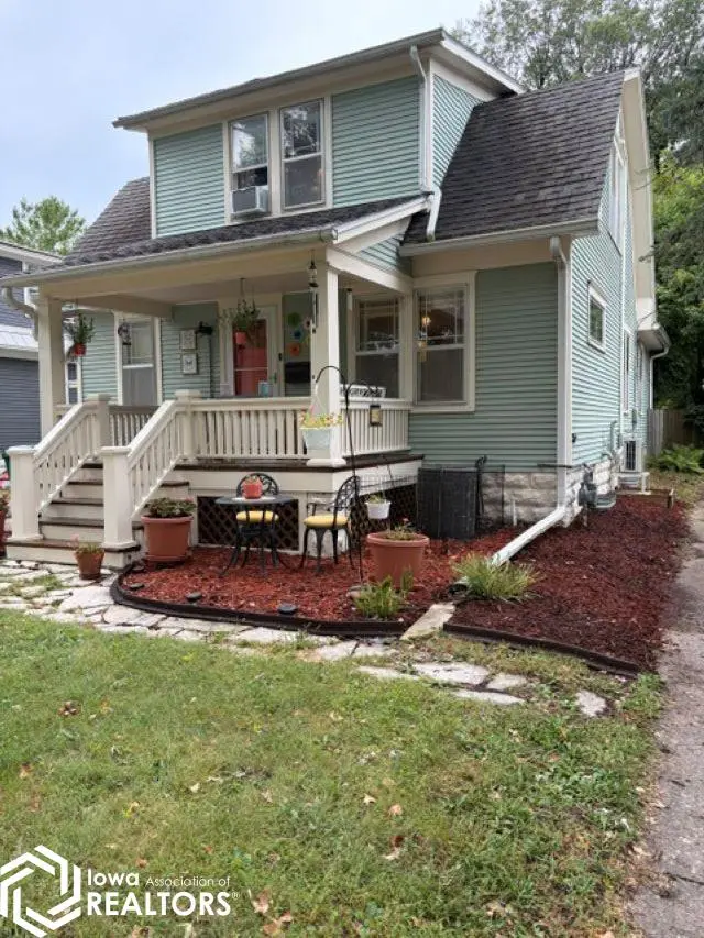 1104 S 2nd ST, Fairfield, IA 52556