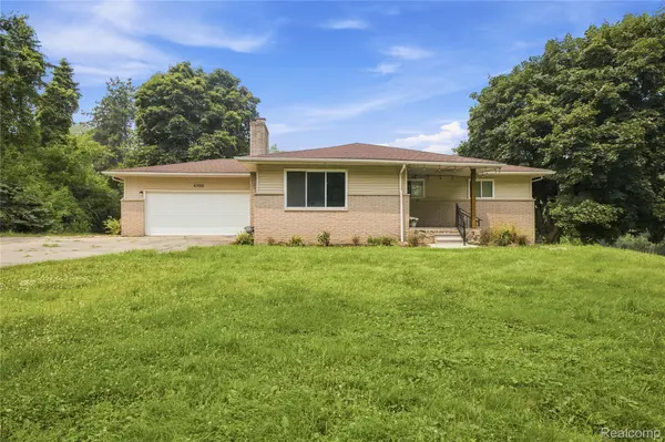 4700 Indianwood CT, Independence Charter Township, MI 48348
