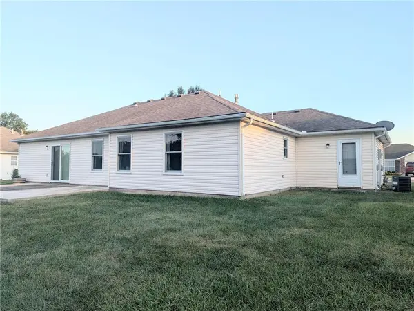 728 Country LN, Raymore, MO 64083