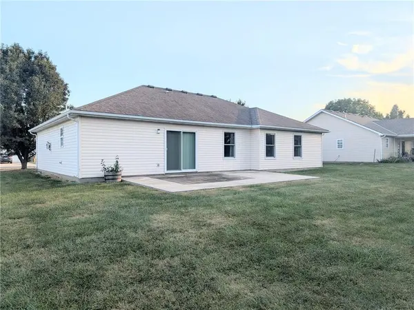 728 Country LN, Raymore, MO 64083