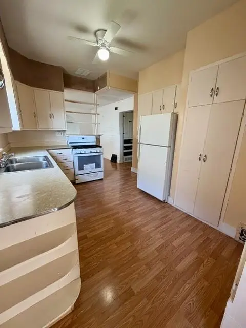 709 S 16th ST, St Joseph, MO 64501