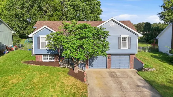 6821 T Gabbert DR, Pleasant Valley, MO 64068