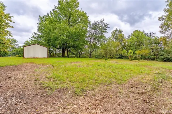 1220 S Folsomville RD, Boonville, IN 47601