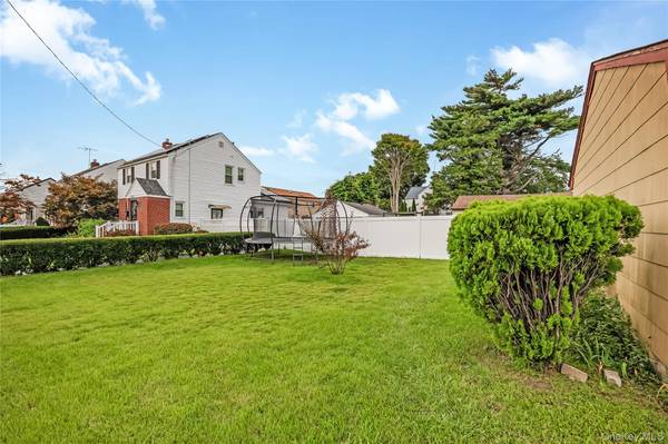 150 Holly AVE, Hempstead, NY 11550