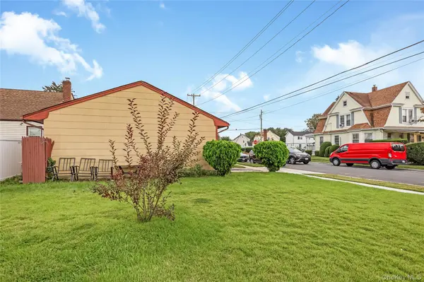 150 Holly AVE, Hempstead, NY 11550