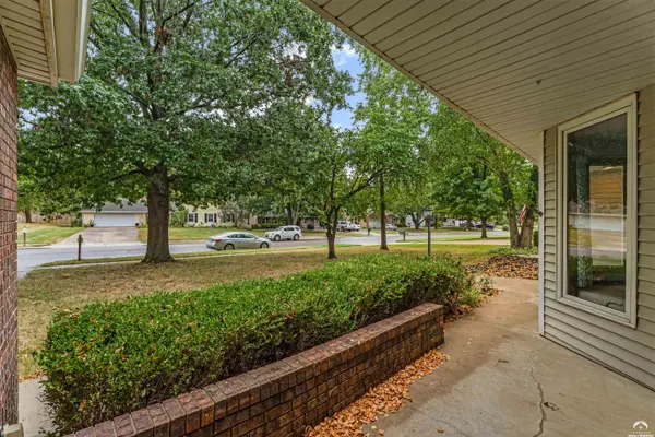 2709 Lawrence AVE, Lawrence, KS 66047