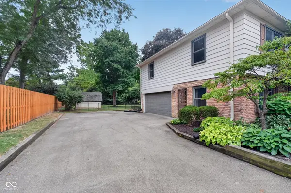 665 Holliday LN, Indianapolis, IN 46260