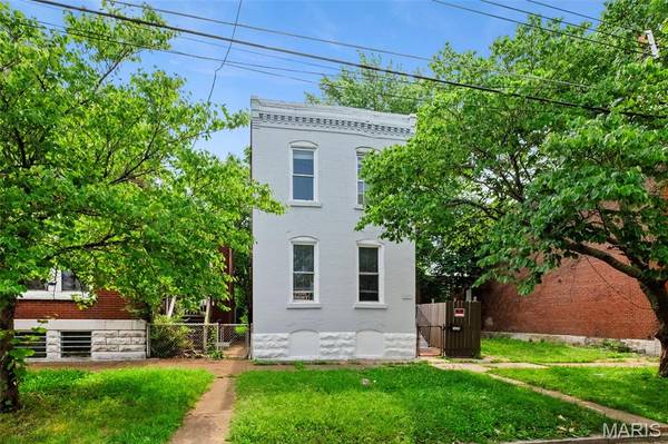 3650 Salena ST, St Louis, MO 63118