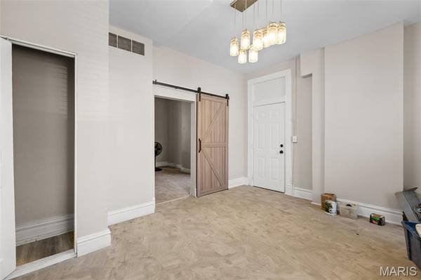 3650 Salena ST, St Louis, MO 63118
