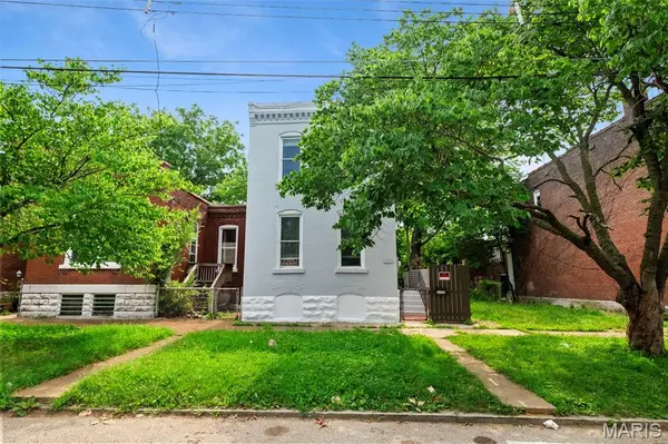 3650 Salena ST, St Louis, MO 63118