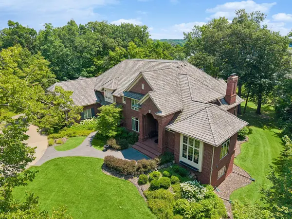 6 Island RD, North Oaks, MN 55127