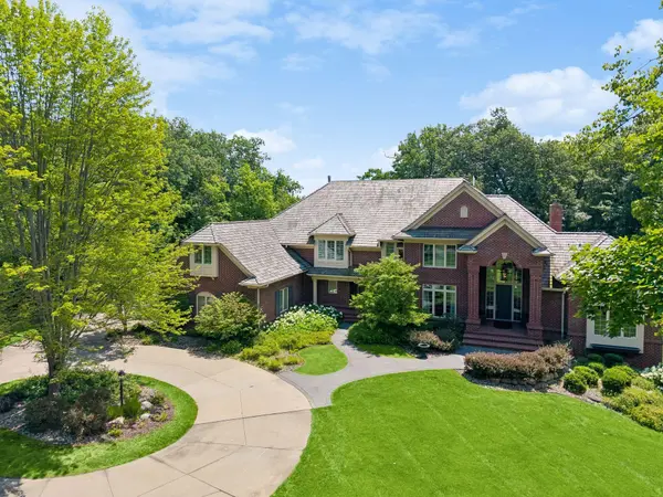 6 Island RD, North Oaks, MN 55127