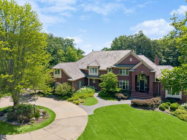 6 Island RD, North Oaks, MN 55127