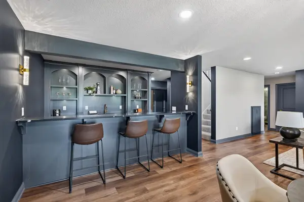 1888 Oakpointe DR, Waconia, MN 55387