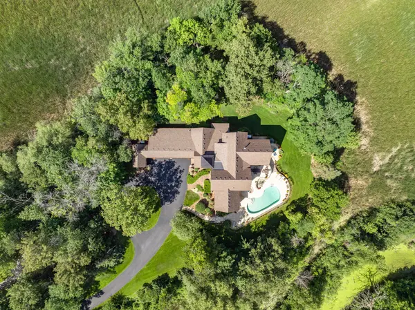 1070 Ferndale RD W, Wayzata, MN 55391