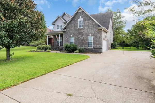 1204 Lunar Dr, Murfreesboro, TN 37129