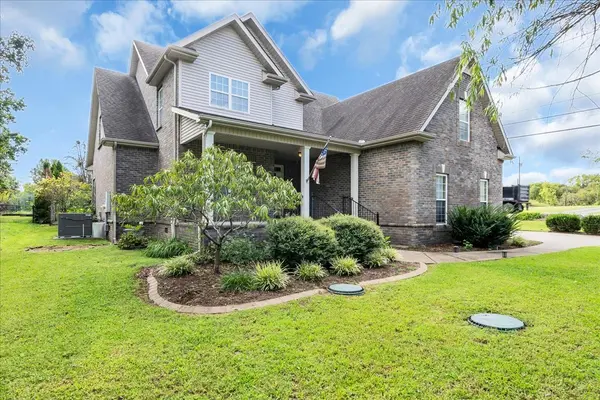 1204 Lunar Dr, Murfreesboro, TN 37129