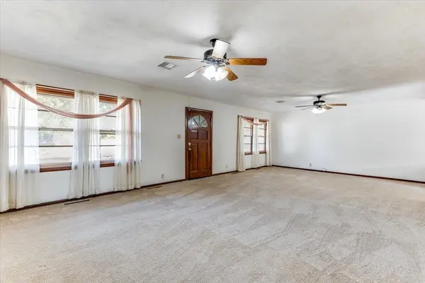 1418 N Pleasant View, Wichita, KS 67203