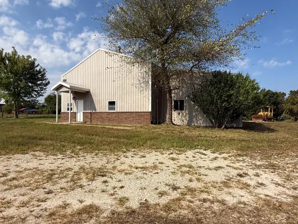 237 Forest View Dr, Seymour, MO 65746