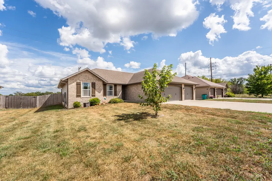 612 N Lincoln AVE, Republic, MO 65738