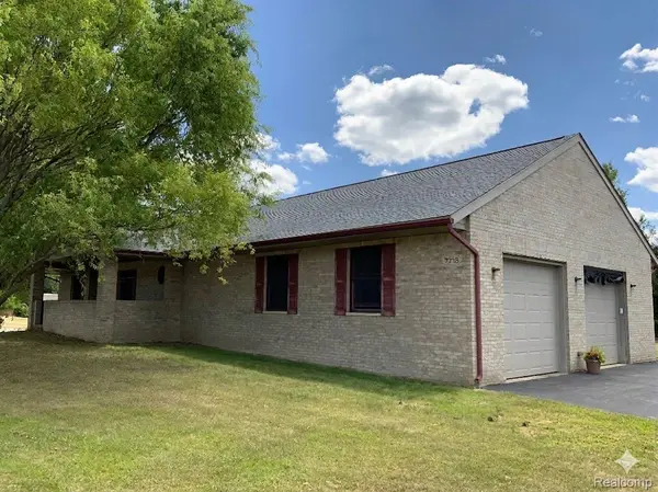 7715 Hidden Knoll CT, Conway Township, MI 48418