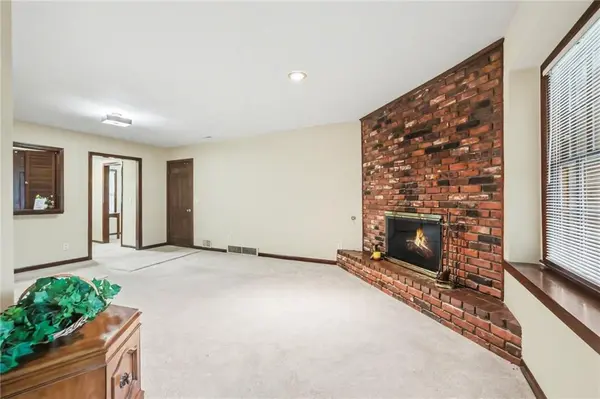 9915 Belleview AVE, Kansas City, MO 64114