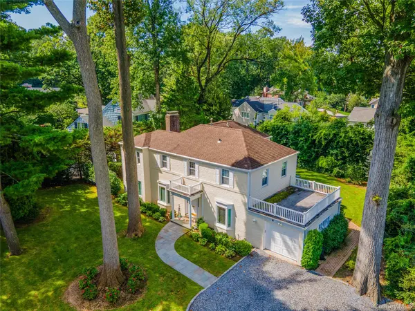30 Old Field LN, Great Neck, NY 11020