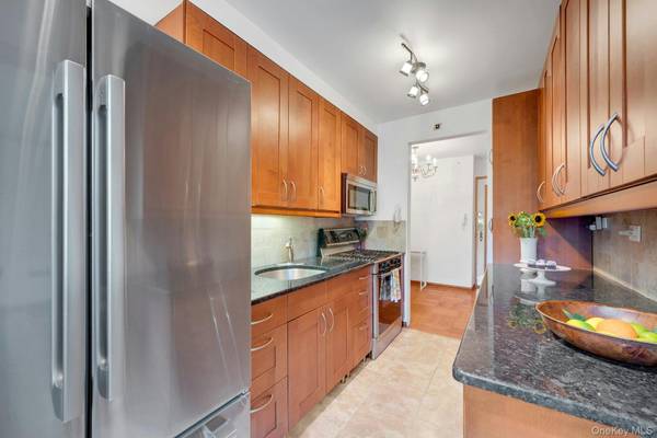735 Kappock ST #8F, Bronx, NY 10463
