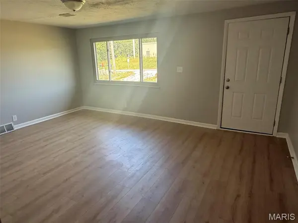 106 Schemmer RD, Wright City, MO 63390