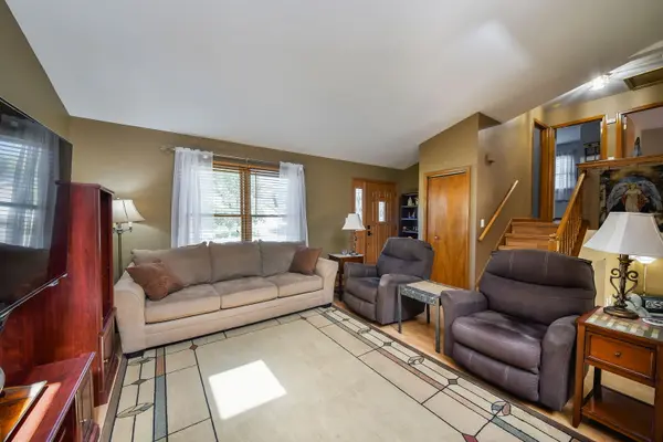 2268 Salisbury DR, Naperville, IL 60565