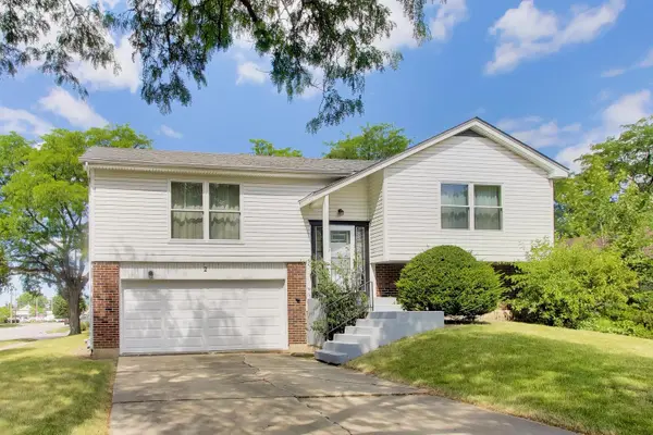 2 Oakmont CT, Streamwood, IL 60107