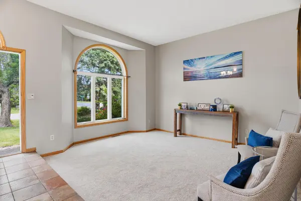 8901 Dunbar Knoll N, Brooklyn Park, MN 55443