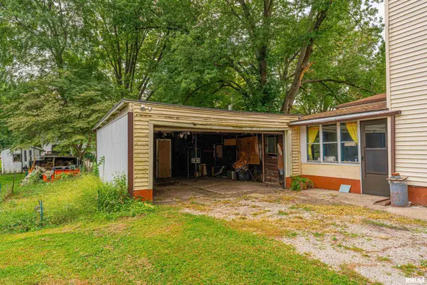 417 W ELM ST, Mason City, IL 62664