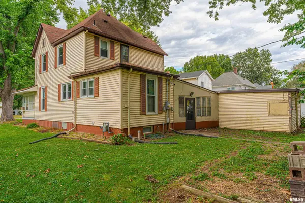 417 W ELM ST, Mason City, IL 62664