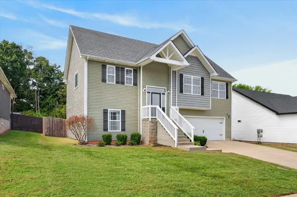 2833 Russet Ridge Dr, Clarksville, TN 37040
