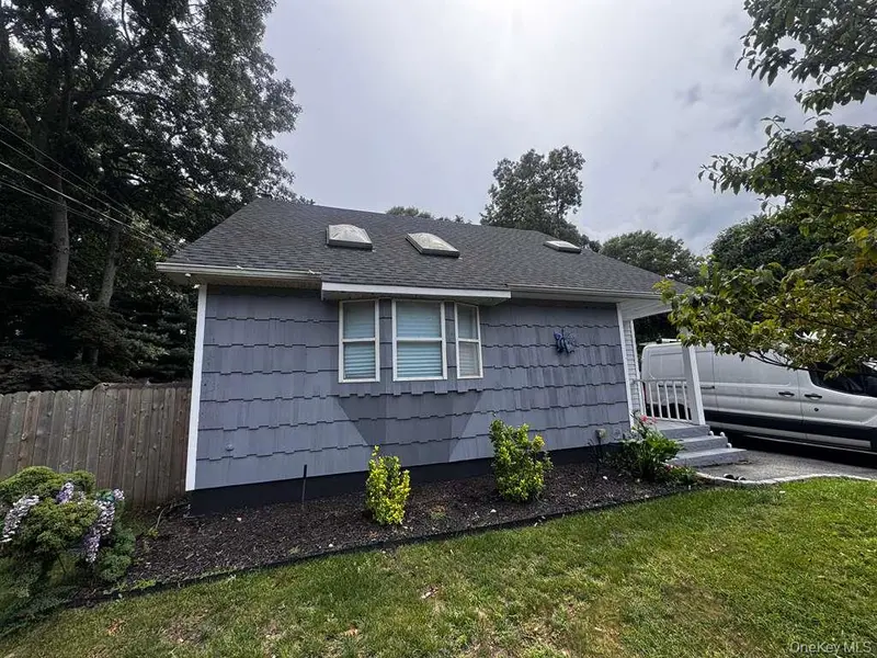 42 Breston DR, Shirley, NY 11967