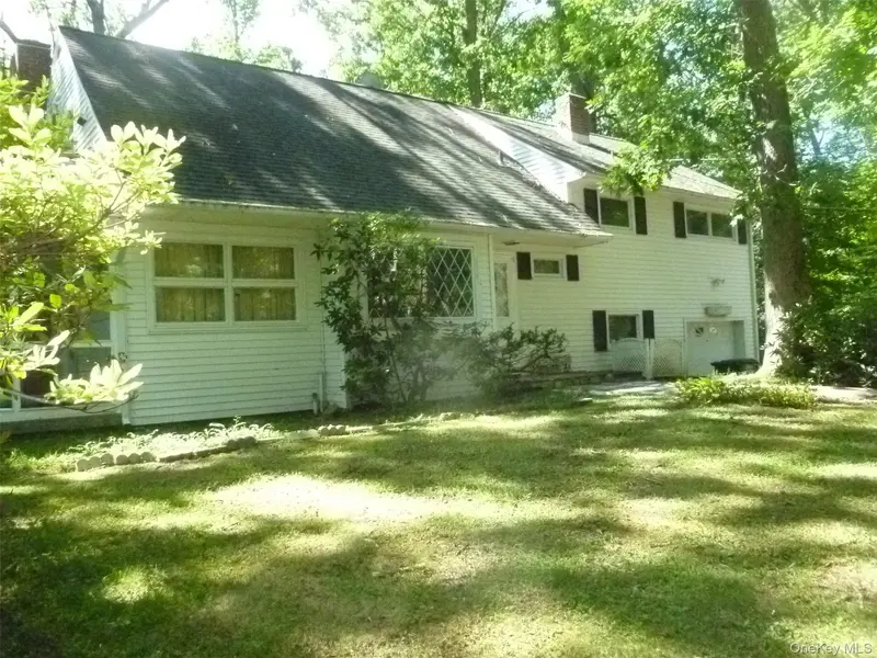 17 Chestnut LN, Newburgh, NY 12550