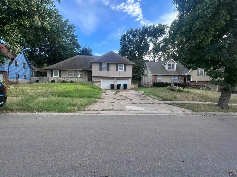 3705 SW 33rd ST, Topeka, KS 66614