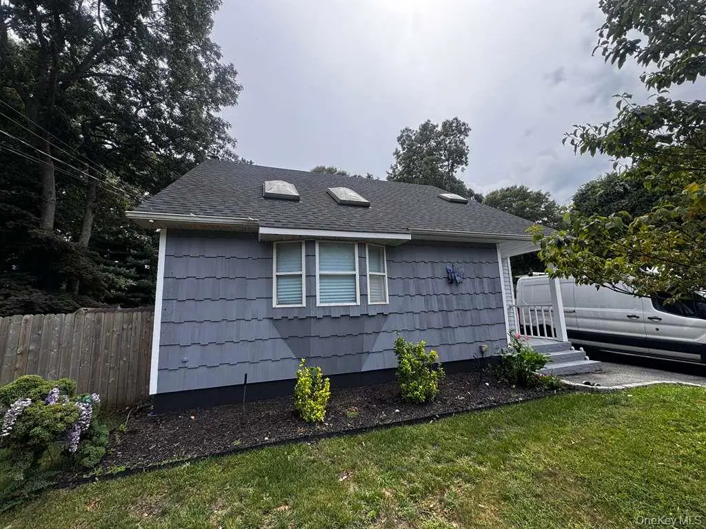 42 Breston DR, Shirley, NY 11967