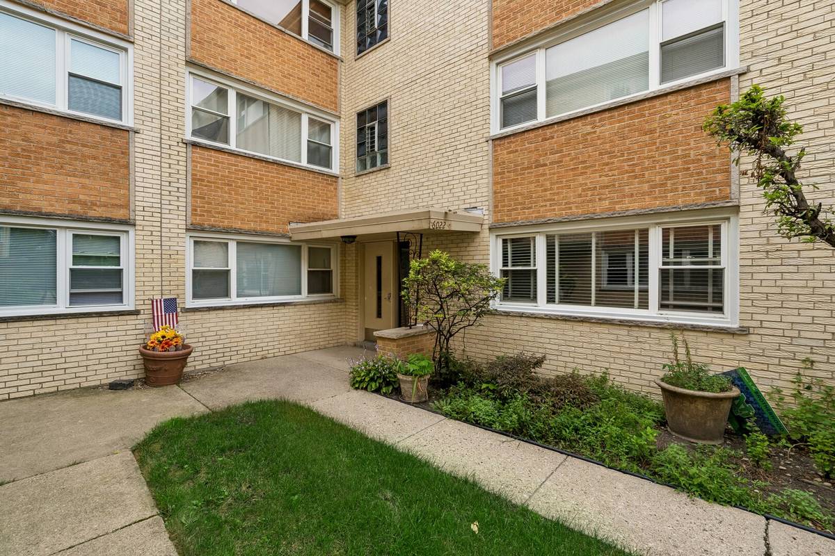 6022 N Avondale AVE #1S, Chicago, IL 60631
