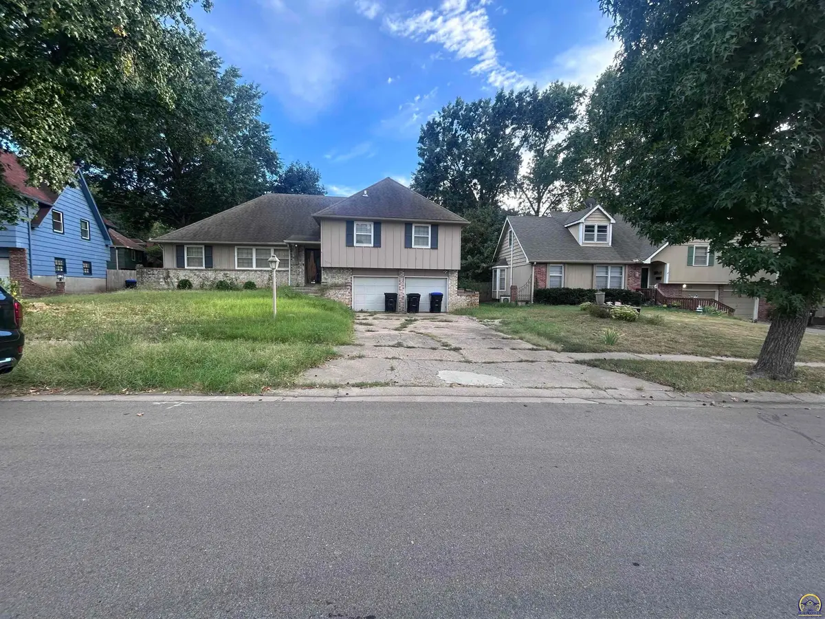 3705 SW 33rd ST, Topeka, KS 66614