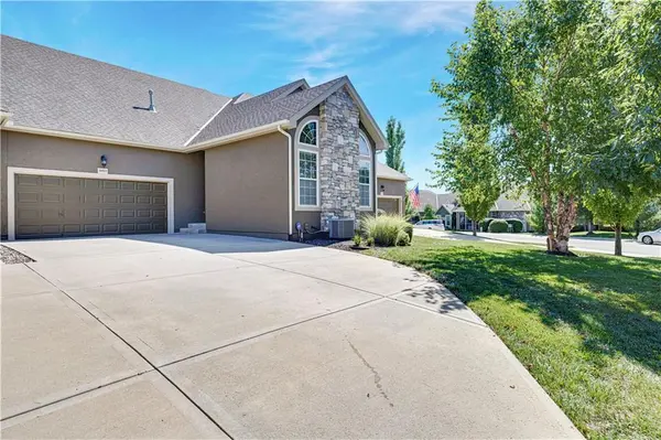 16513 W 168th PL, Olathe, KS 66062