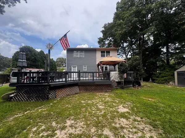 42 Breston DR, Shirley, NY 11967