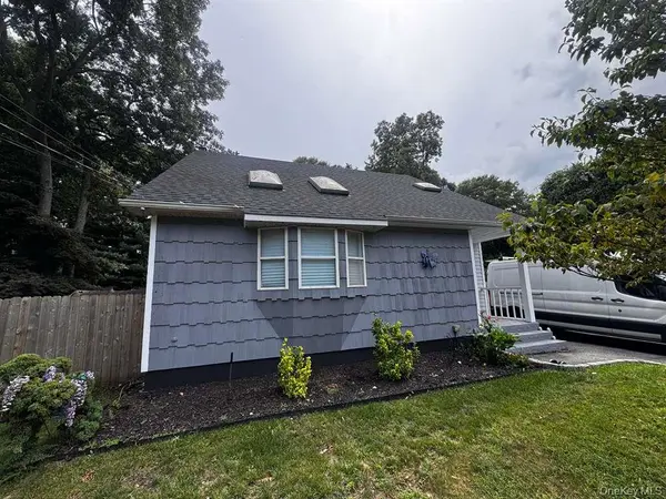 42 Breston DR, Shirley, NY 11967