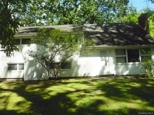 17 Chestnut LN, Newburgh, NY 12550