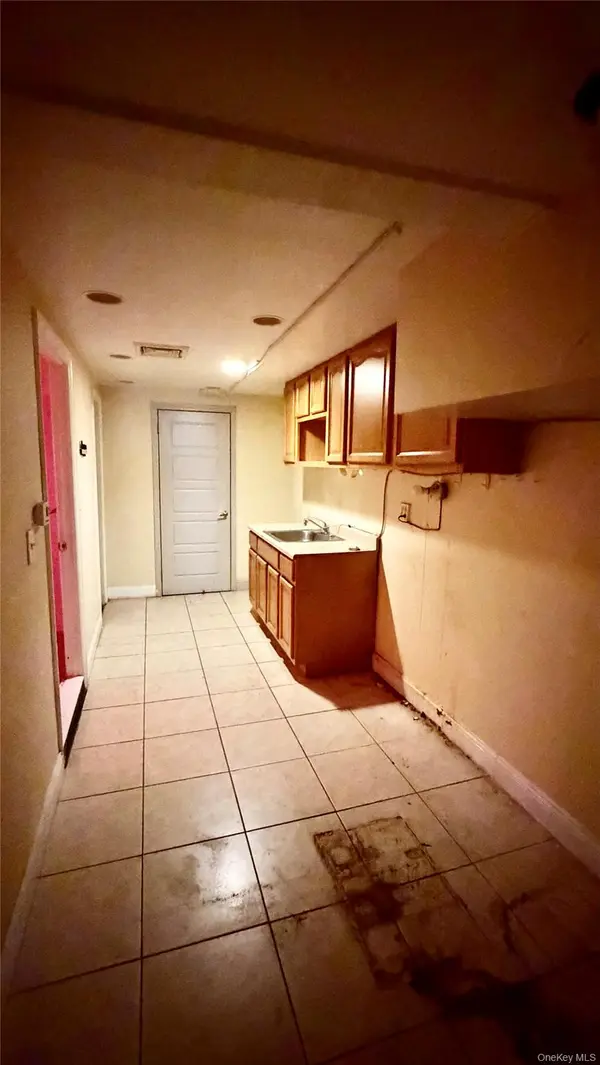 11221 Jamaica AVE, Richmond Hill, NY 11418