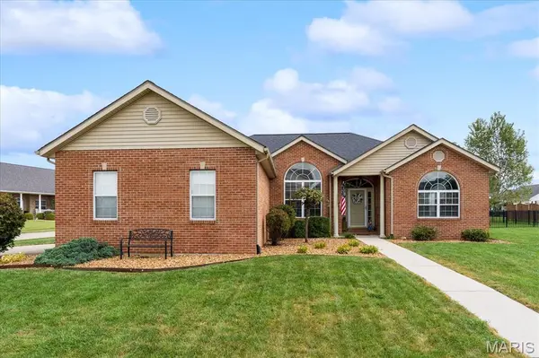 3301 Village Green CT, Millstadt, IL 62260