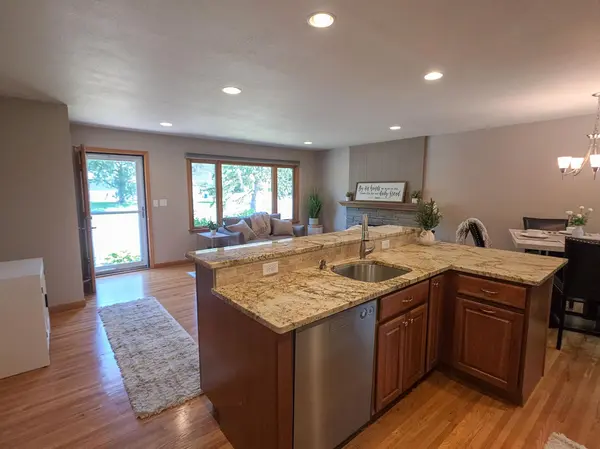 5033 Overlook DR, Bloomington, MN 55437